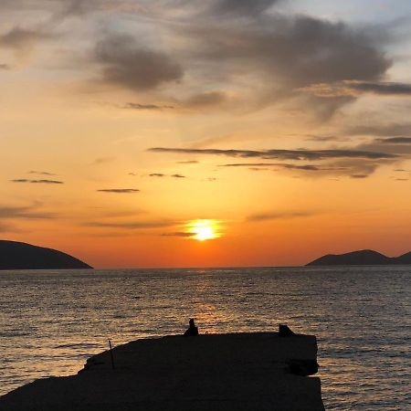 Lungomare Apartment Vlorë エクステリア 写真