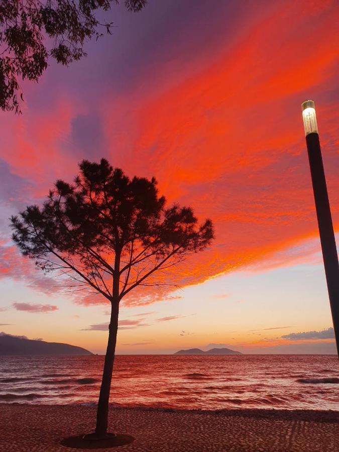 Lungomare Apartment Vlorë エクステリア 写真