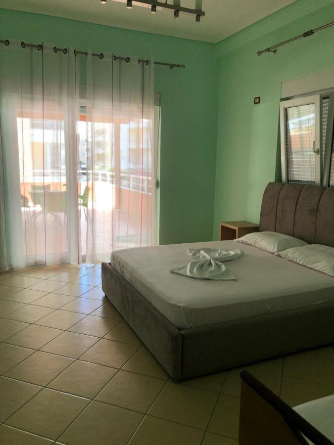 Lungomare Apartment Vlorë エクステリア 写真